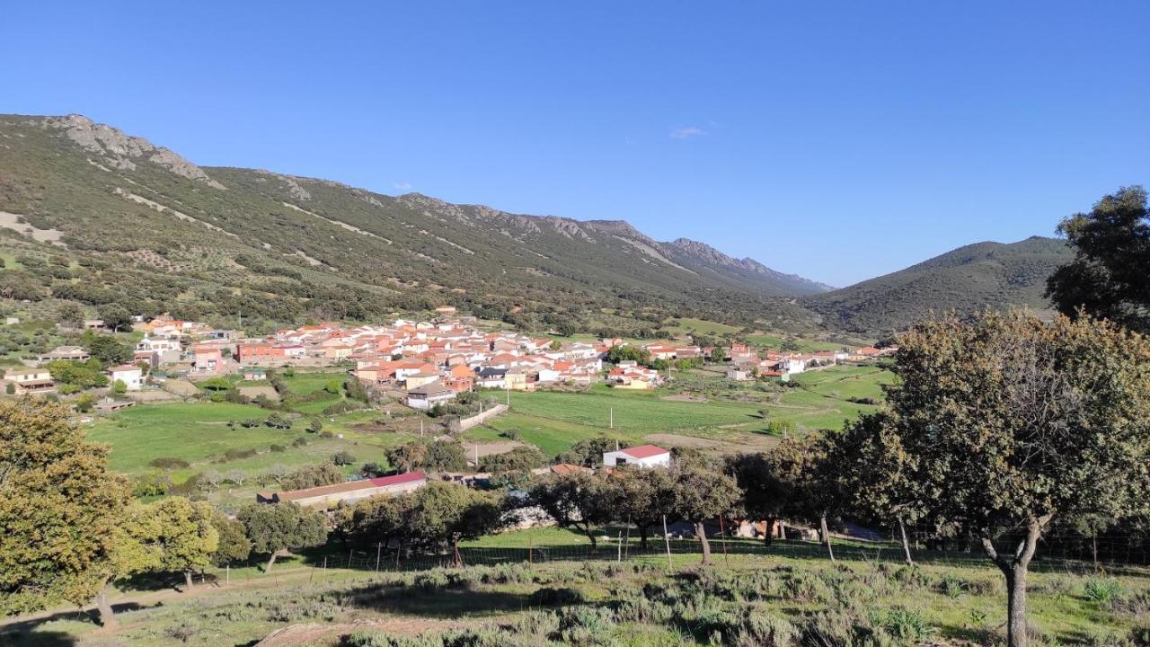Casa Rural La Colmena Del Geoparque Navatrasierra Екстериор снимка