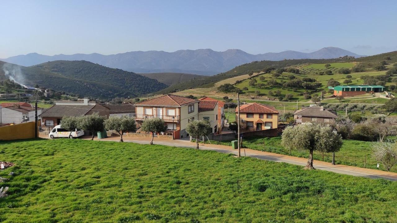 Casa Rural La Colmena Del Geoparque Navatrasierra Екстериор снимка